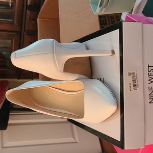 White leather shoes 6.5